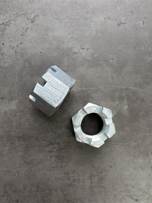 Гайка корончатая М27х2 S-41 Н-27 для оси БДМ