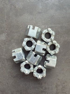 Гайка М12х1,5 корончатая